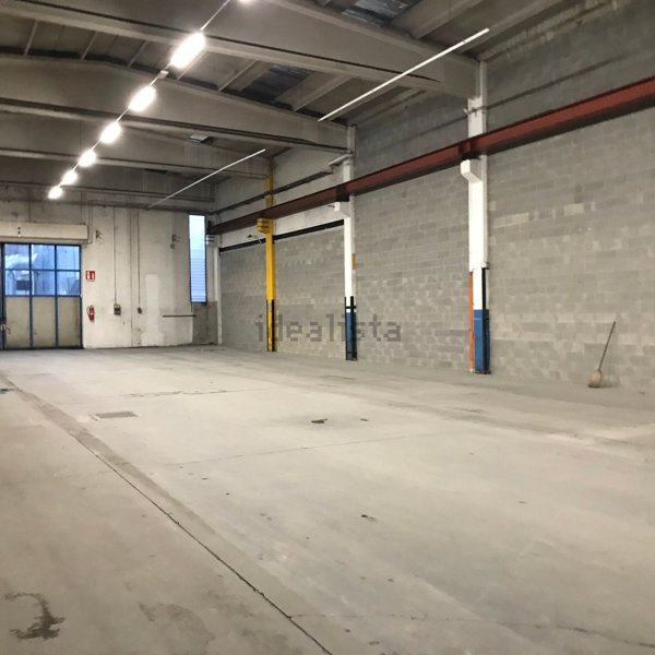 capannone in affitto a Valmadrera