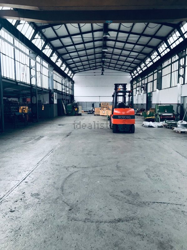 capannone in affitto a Valmadrera