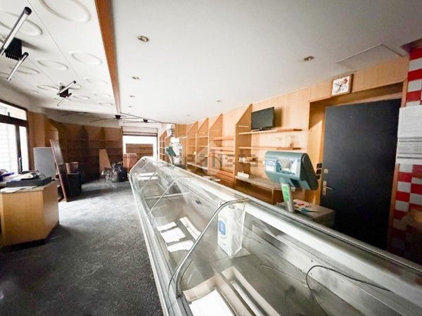 negozio in affitto a Valmadrera