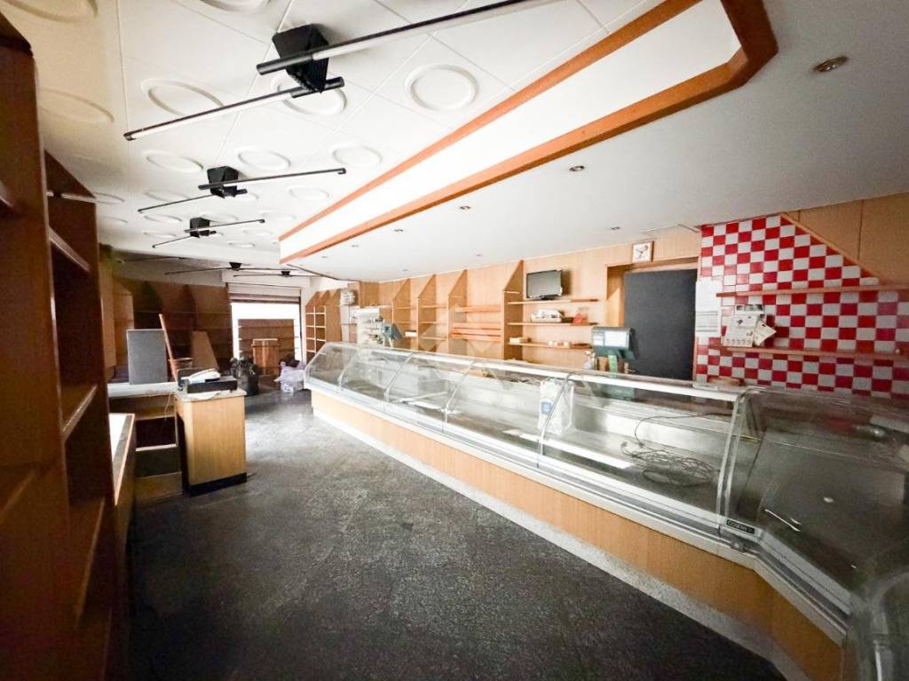 negozio in affitto a Valmadrera