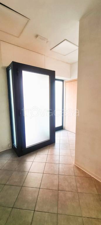 negozio in affitto a Valmadrera in zona Centro Storico