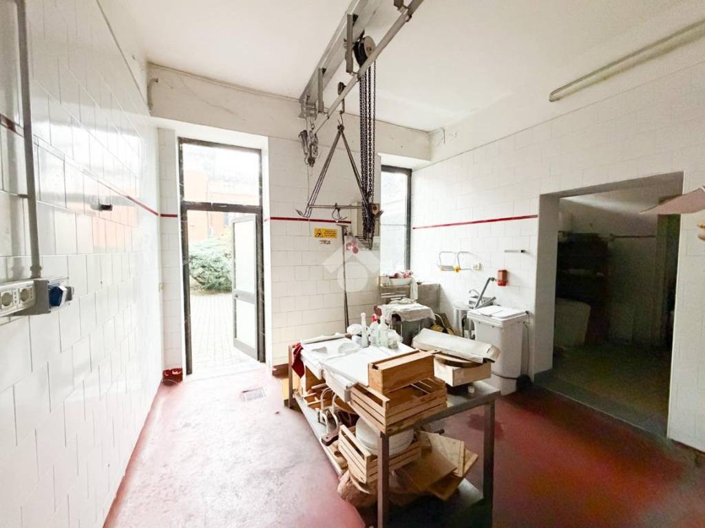 negozio in affitto a Valmadrera