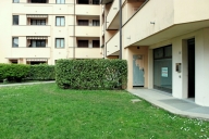 negozio in affitto a Valmadrera in zona Parè