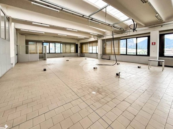 locale commerciale in affitto a Valmadrera