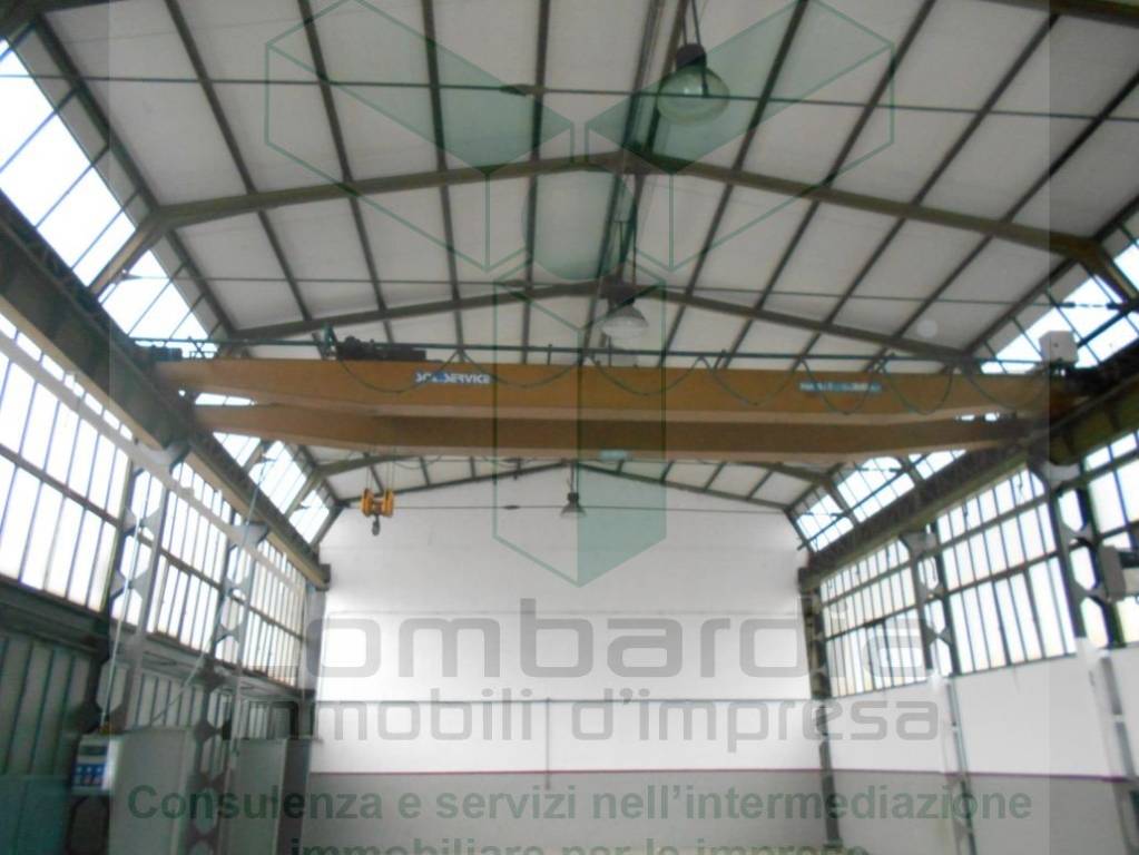 locale commerciale in affitto a Valmadrera