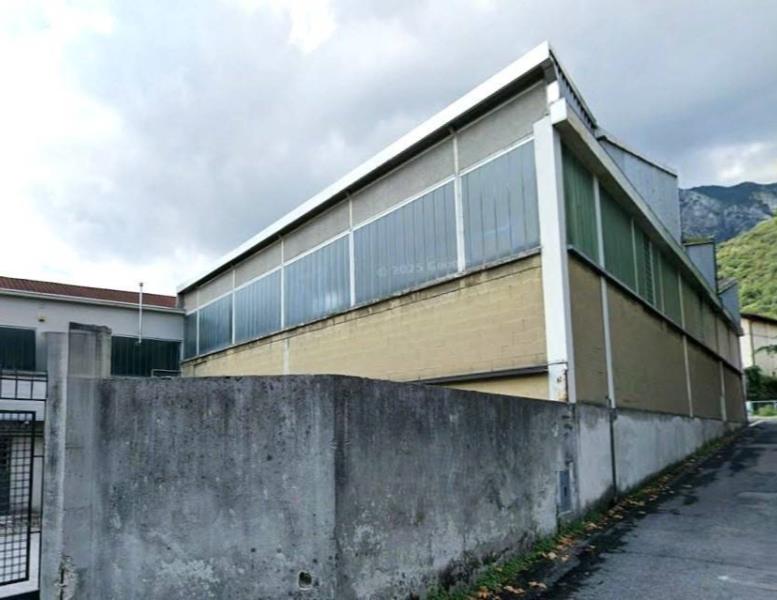 locale commerciale in affitto a Valmadrera in zona Caserta