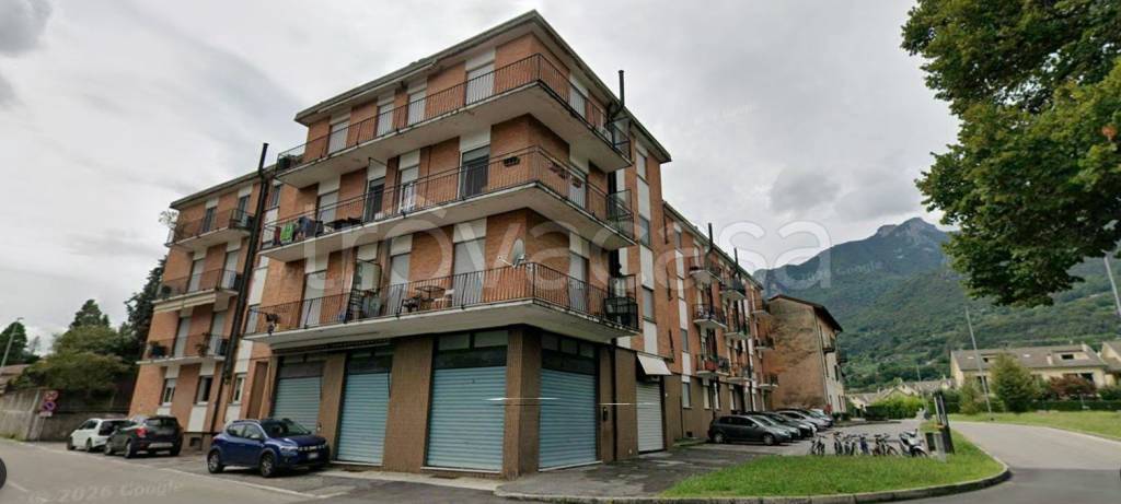 negozio in affitto a Valmadrera in zona San Dionigi