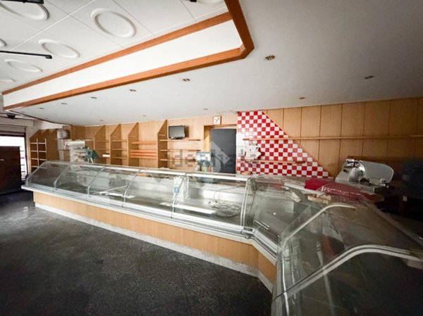 negozio in affitto a Valmadrera