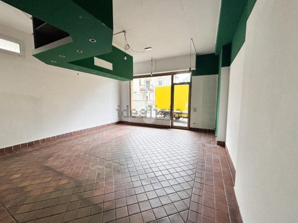 negozio in affitto a Valmadrera in zona Centro Storico