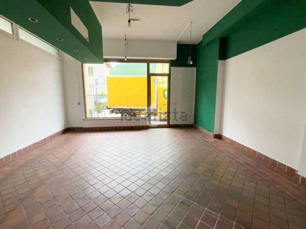 negozio in affitto a Valmadrera in zona Centro Storico
