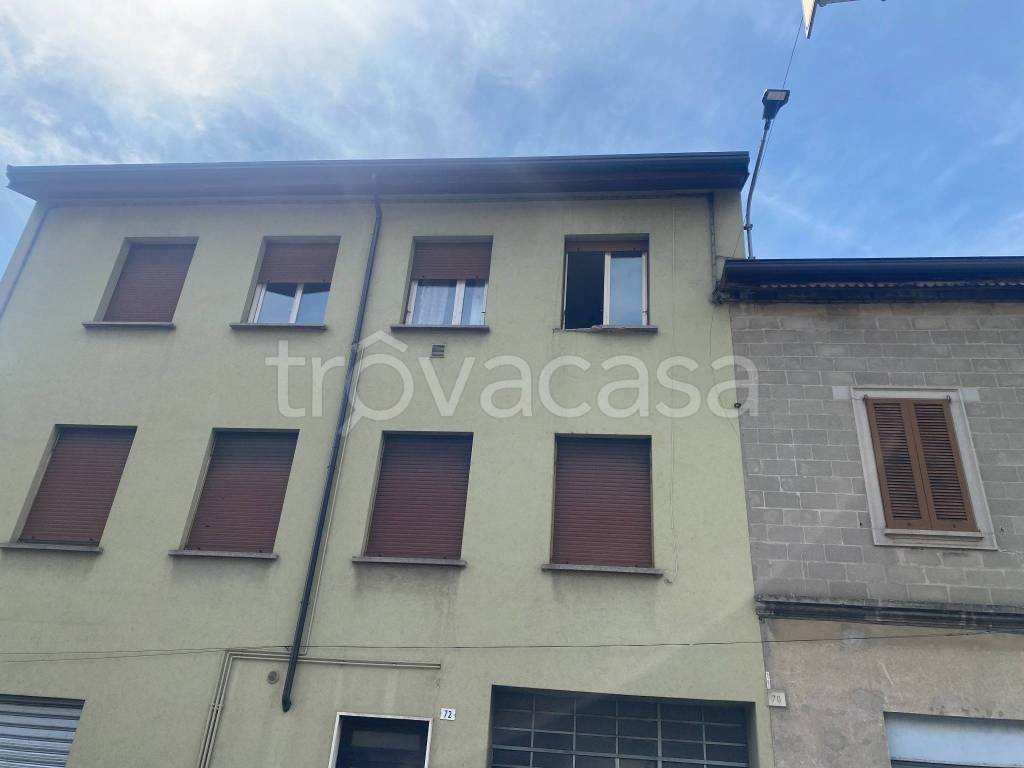 appartamento in affitto a Valmadrera in zona Centro Storico