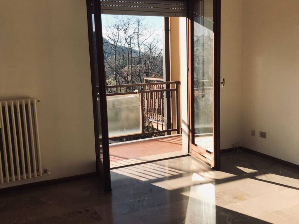 appartamento in affitto a Valmadrera in zona Caserta