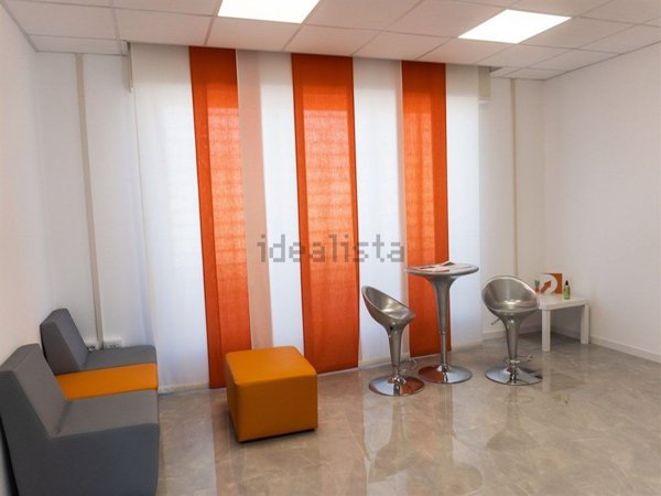 ufficio in affitto a Valmadrera in zona Caserta