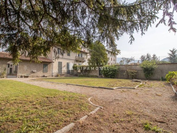 appartamento in affitto a Valmadrera in zona Parè