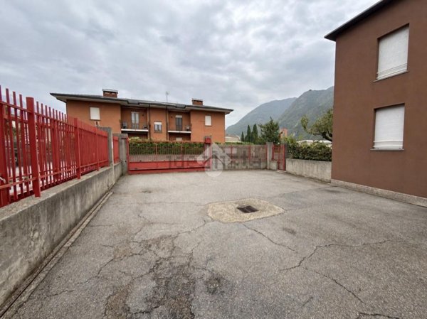 capannone in affitto a Valmadrera in zona Caserta