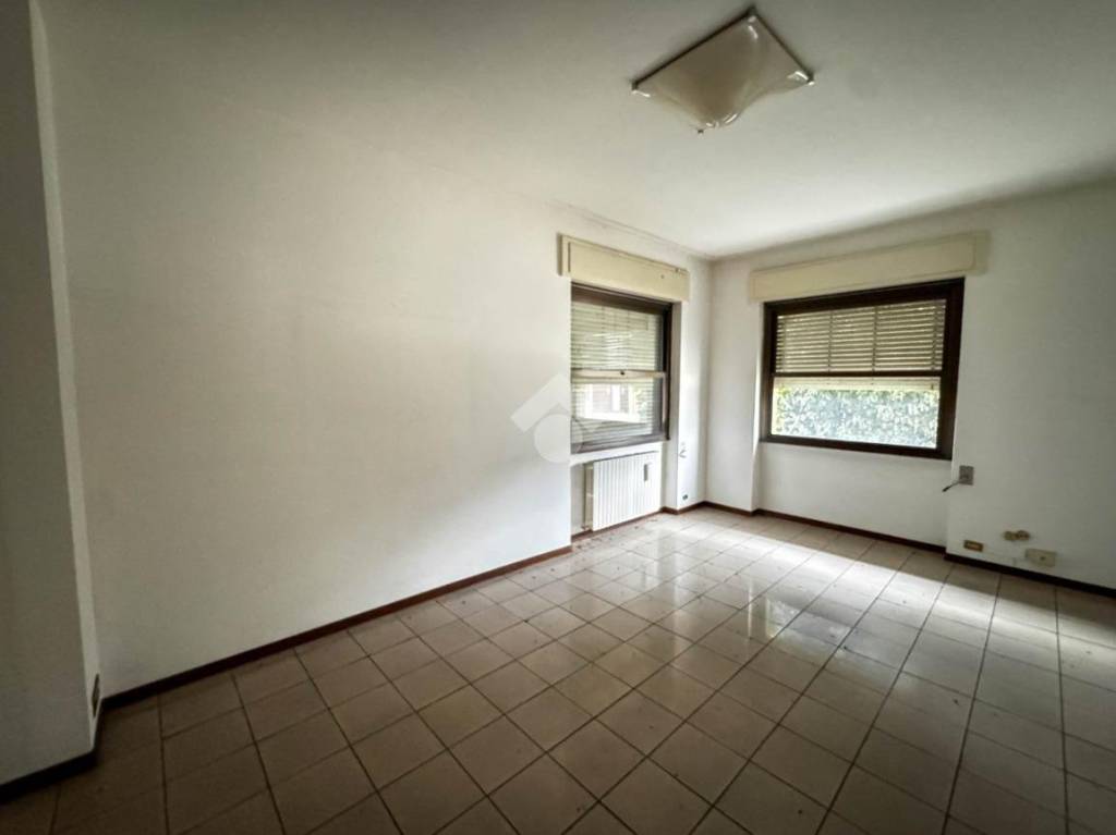 ufficio in affitto a Verderio in zona Verderio Inferiore