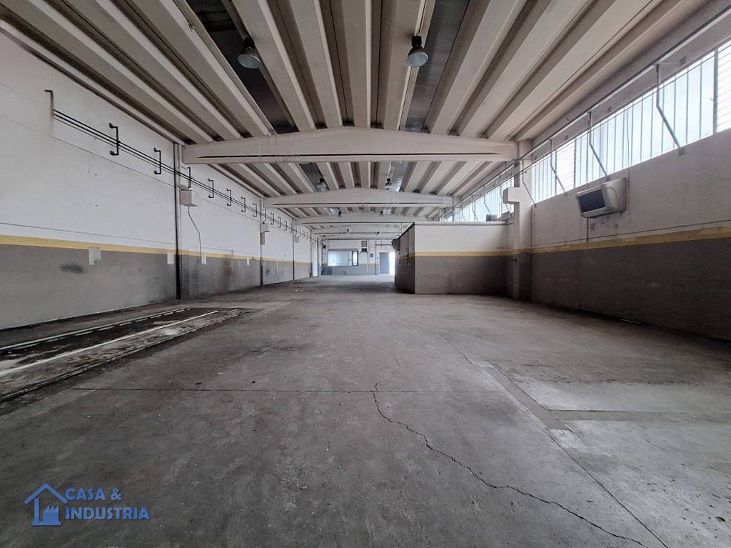 locale commerciale in affitto a Verderio