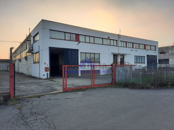 capannone in affitto a Verderio