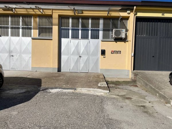 locale commerciale in affitto a La Valletta Brianza in zona Perego