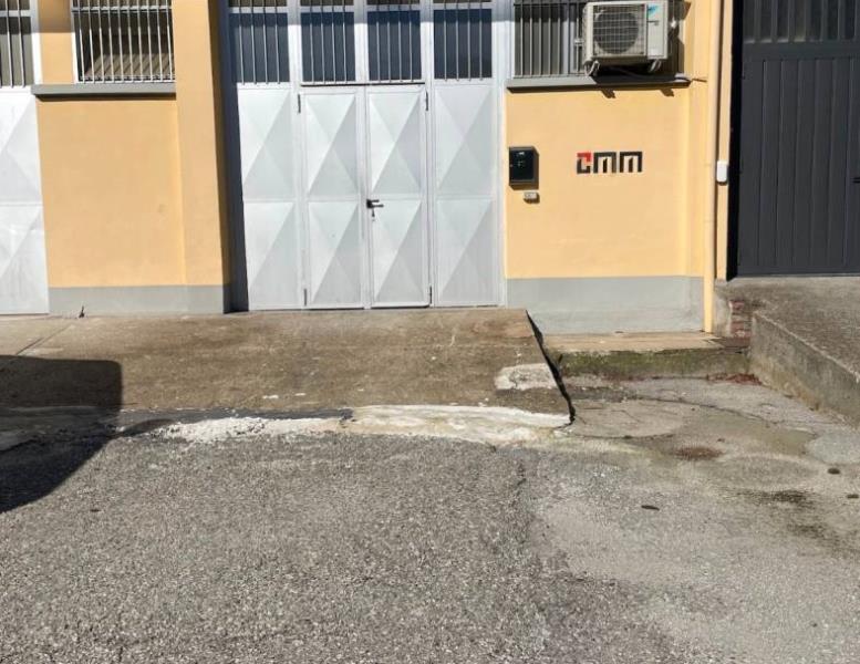 locale commerciale in affitto a La Valletta Brianza