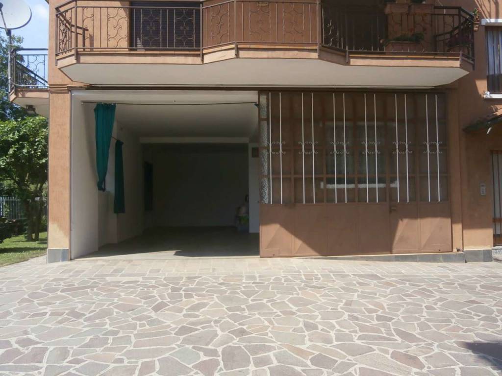 locale commerciale in affitto a La Valletta Brianza in zona Rovagnate