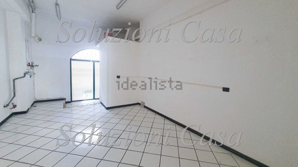 locale commerciale in affitto a Gavi
