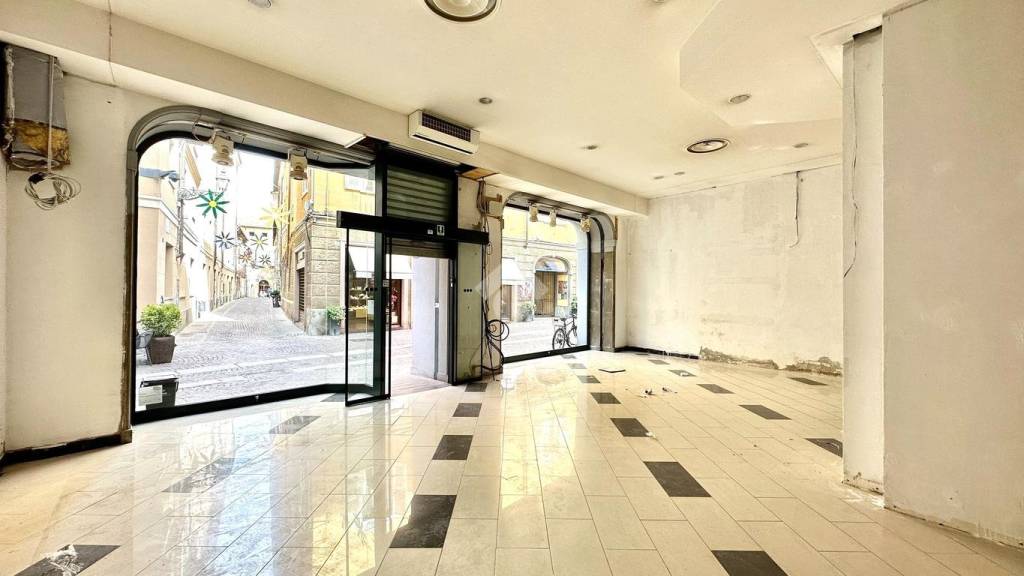 negozio in affitto a Novi Ligure