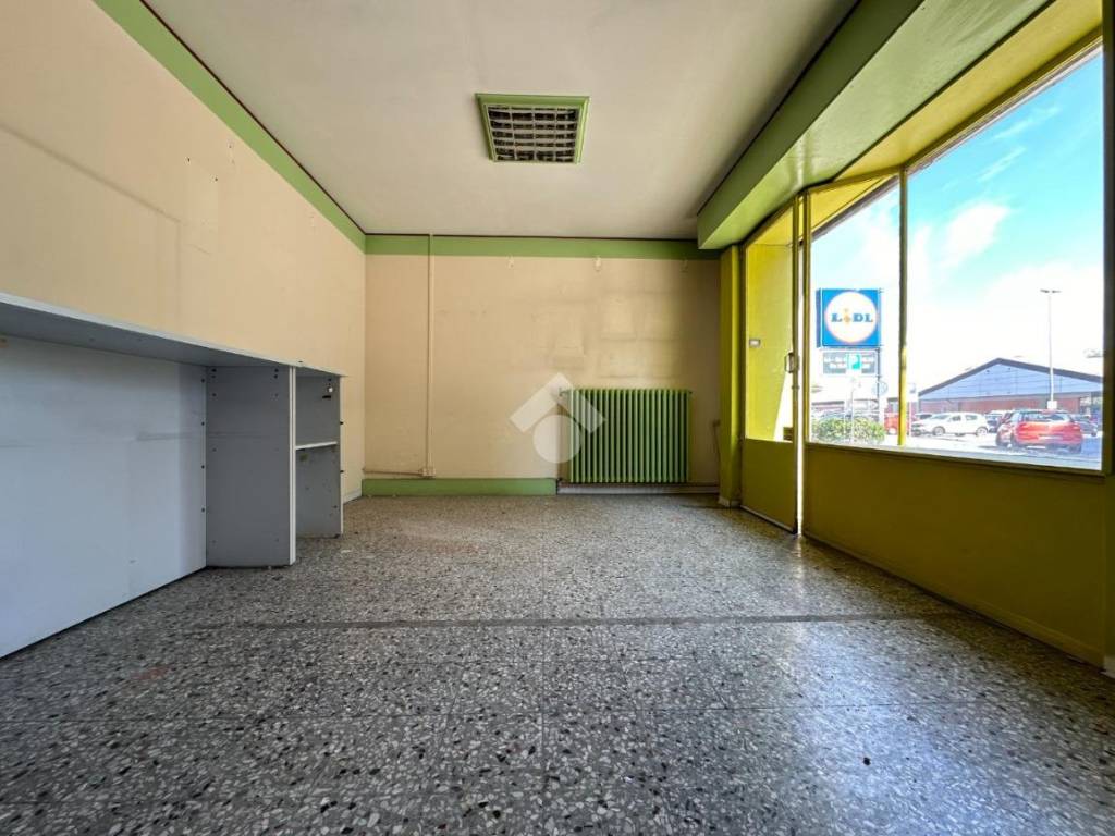 negozio in affitto a Novi Ligure