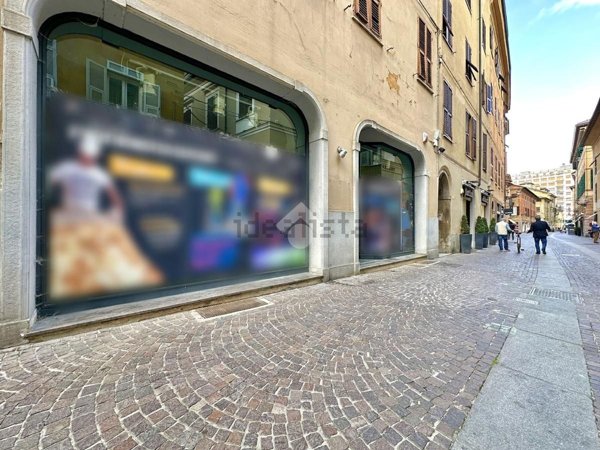 locale commerciale in affitto a Novi Ligure