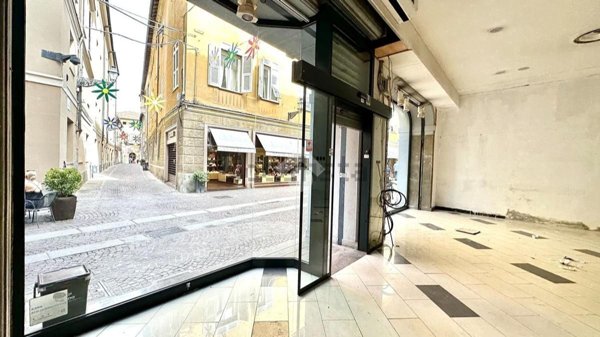 locale commerciale in affitto a Novi Ligure