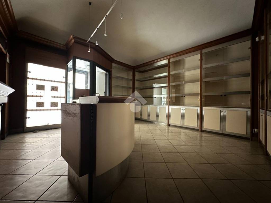 negozio in affitto a Novi Ligure