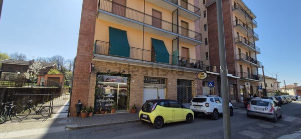 locale commerciale in affitto a Novi Ligure