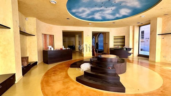 locale commerciale in affitto a Novi Ligure