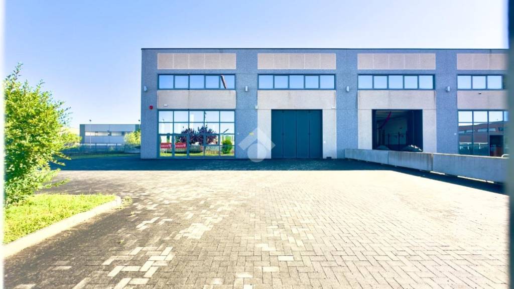 locale commerciale in affitto a Novi Ligure