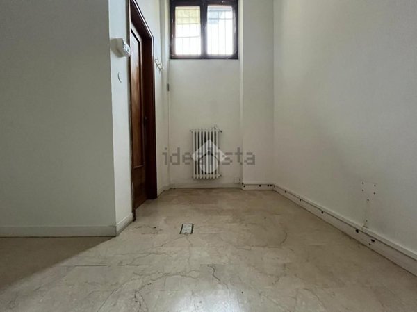 locale commerciale in affitto a Novi Ligure