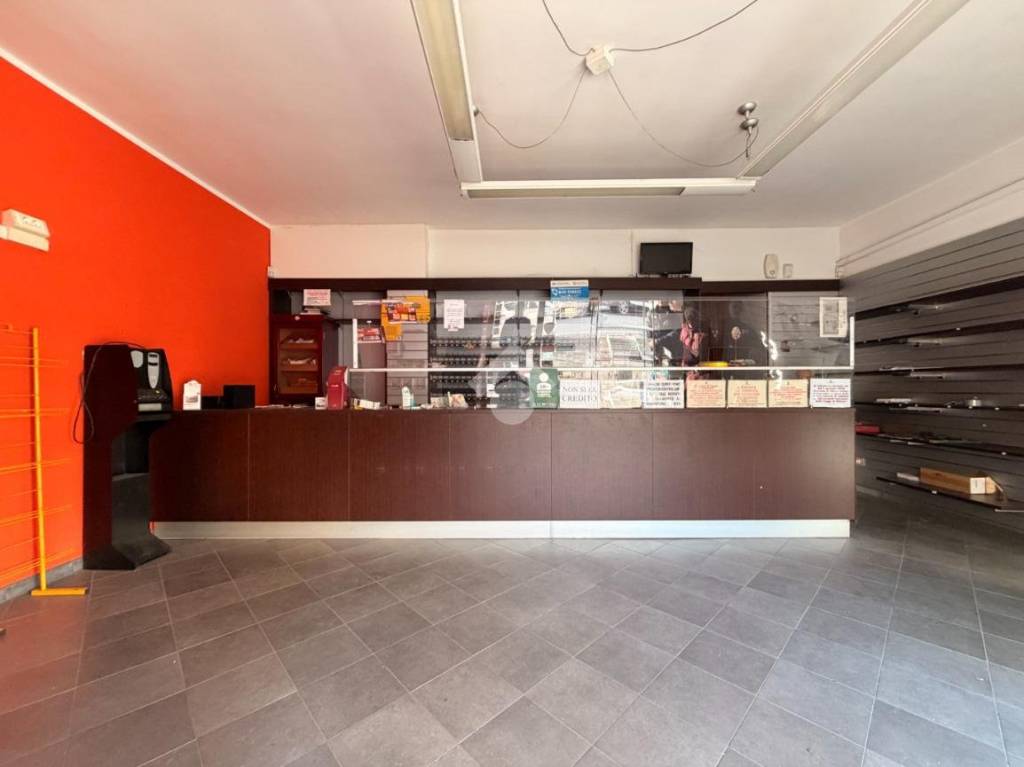 locale commerciale in affitto a Novi Ligure