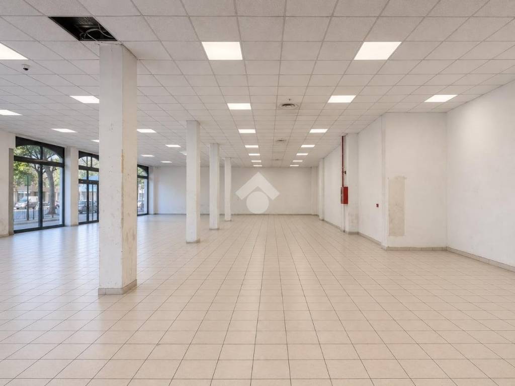 locale commerciale in affitto a Novi Ligure