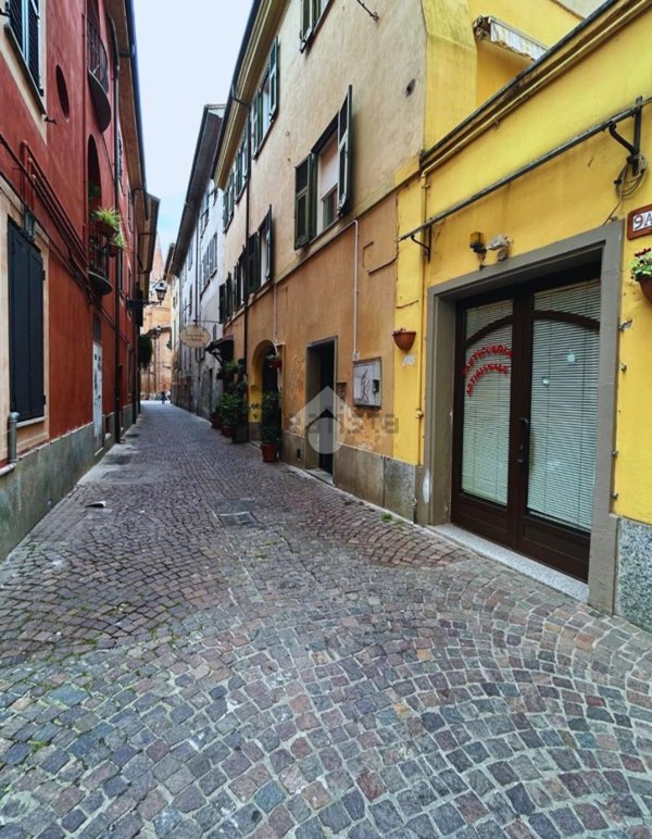 locale commerciale in affitto a Novi Ligure