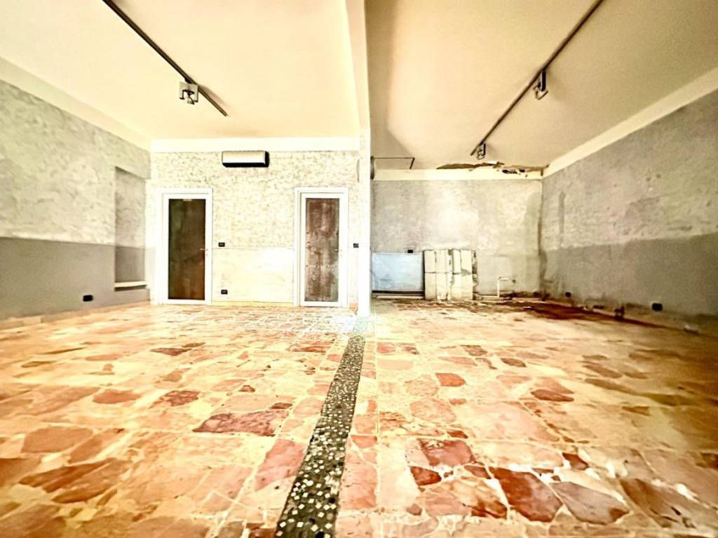 locale commerciale in affitto a Novi Ligure