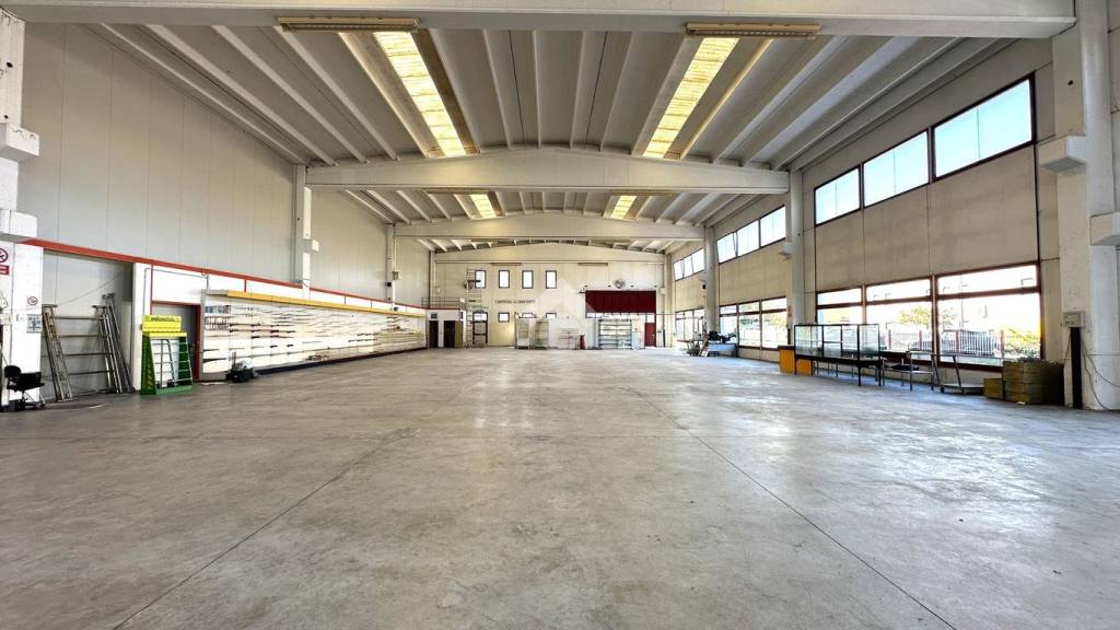 locale commerciale in affitto ad Ovada