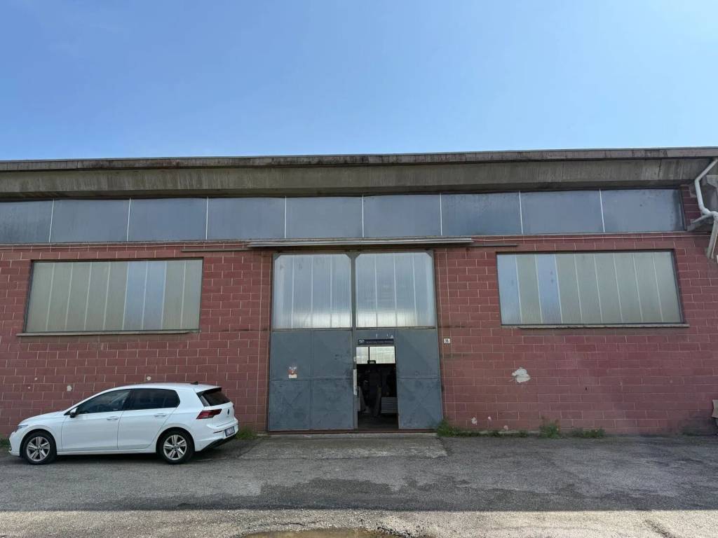 locale commerciale in affitto ad Ovada