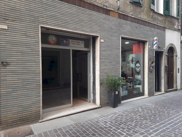 locale commerciale in affitto ad Ovada