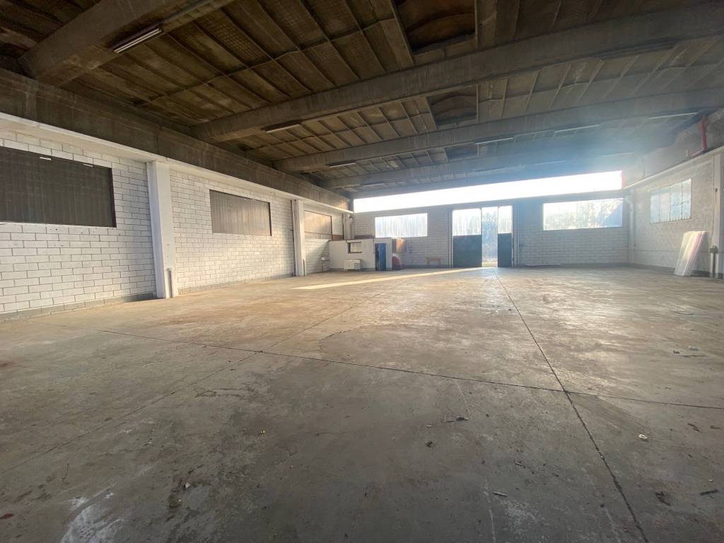 locale commerciale in affitto ad Ovada