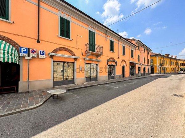 locale commerciale in affitto a Casalpusterlengo