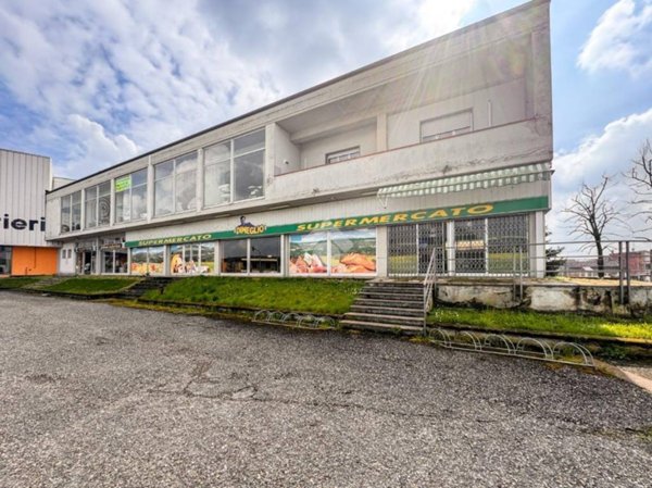 negozio in affitto a Casalpusterlengo in zona Zorlesco