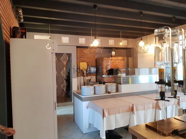 locale commerciale in affitto a Casalpusterlengo