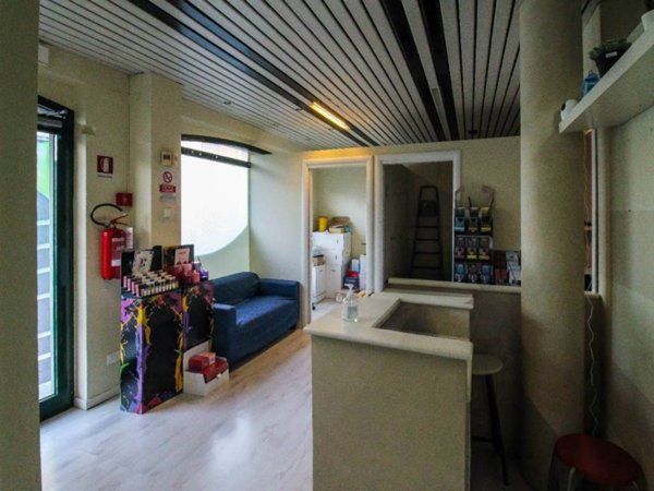 negozio in affitto a Casalpusterlengo in zona Zorlesco