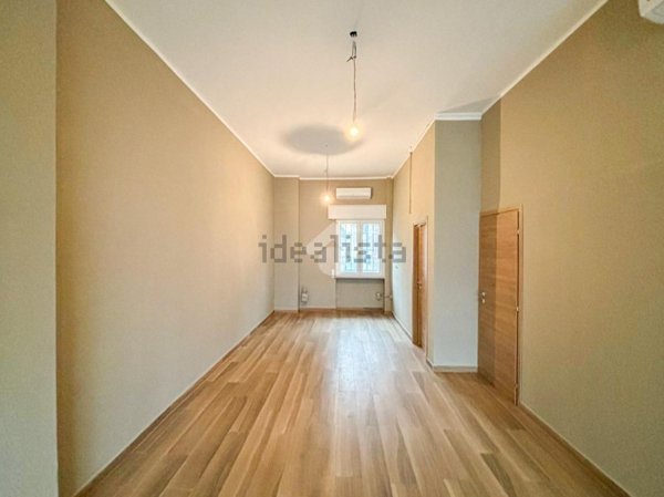 locale commerciale in affitto a Casalpusterlengo