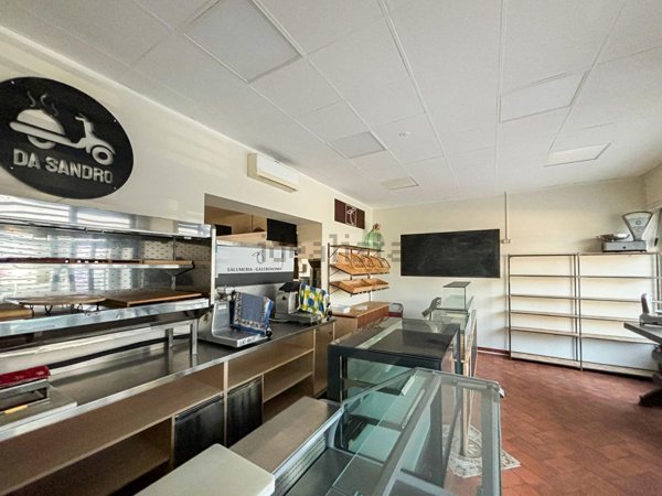 locale commerciale in affitto a Cavenago d'Adda
