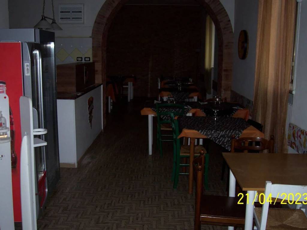 negozio in affitto a Cavenago d'Adda in zona Caviaga